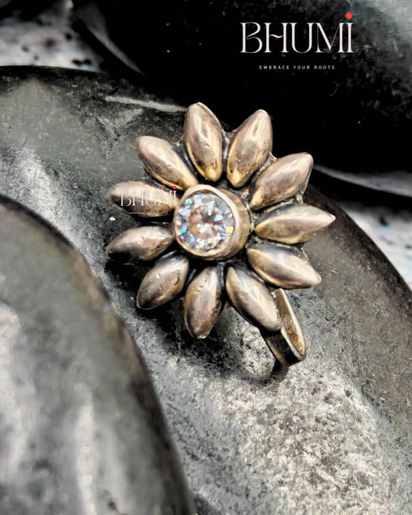 Single Stone Floral Nose Pin