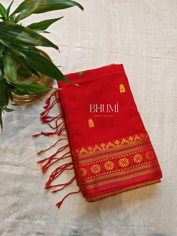 Red with yellow pallu